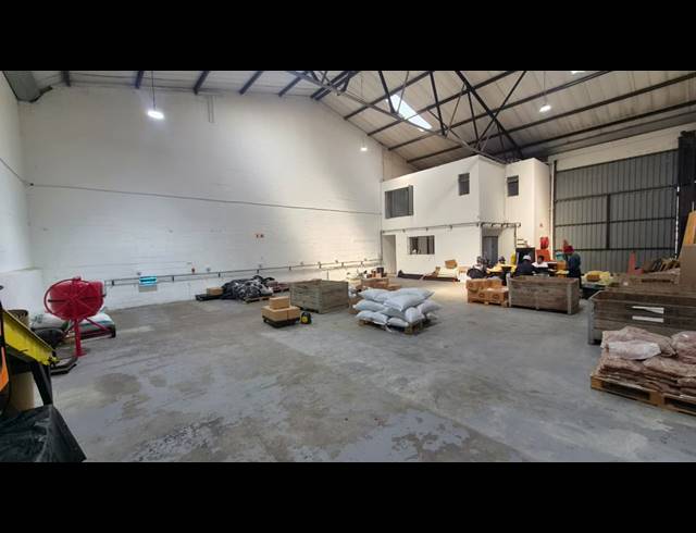 340M² WAREHOUSE TO LET IN KILLARNEY GARDENS